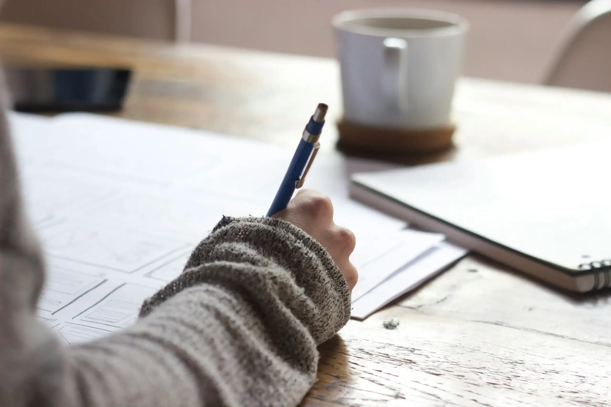 Formations certifiantes en ligne créées par IA, stages douteux... Découvrez nos conseils pour protéger votre portefeuille et garantir le vrai bien-être de votre cheval.